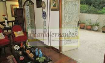 Imagem 4: Cobertura aconchegante e silenciosa. Vista para o verde