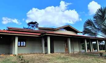 Imagem 3: Chácara nova à venda, com 03 suítes sendo uma master com closet e pia dupla, 03 salas, Res