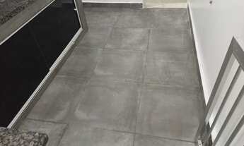 Imagem 6: Casa Térrea com 2 quartos, quase esquina com a Est. do Portela e do principal comércio de