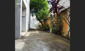 Imagem 4: Casa em Moema à Venda - Semi Reformada Quintal espaçoso e rua tranquila