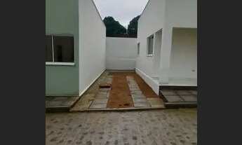 Imagem: Casa com 3 e 2 quartos, quintal, garagem