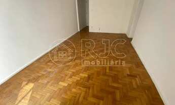 Imagem 2: Apartamento para venda tem 71 metros quadrados com 2 quartos em Copacabana - Rio de Janeir