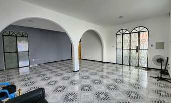 Imagem 3: Alugo Casa de esquina, em frente a Praça de Alimentação do Parque das Laranjeiras - Manaus