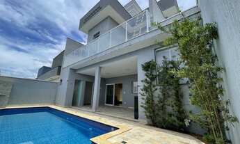 Imagem 3: Com dormitório no piso inferior + Piscina e Recheada de Móveis planejados - Condomínio Com