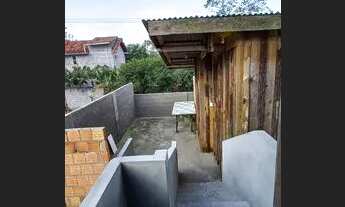 Imagem 7: Apartamento piso superior com 3 quartos, 2 wc, edicula churrasq, garagem coberta