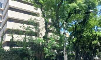Imagem 4: Amplo Apartamento no Cabral - Um por Andar - R$3.500.000,00