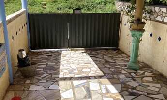 Imagem 6: Casa no sítio verde