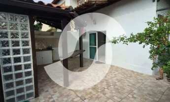 Imagem 3: Sobrado para venda possui 200 metros quadrados com 4 quartos em Santa Rosa - Niterói - RJ