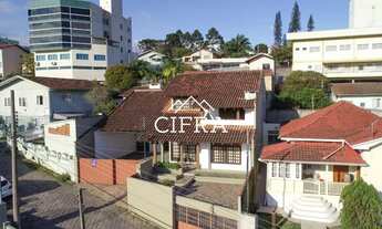 Imagem 2: Casa de alvenaria - Venda - 04 suítes - 402m2 - Semi Mobiliada - Centro - Rio do Sul