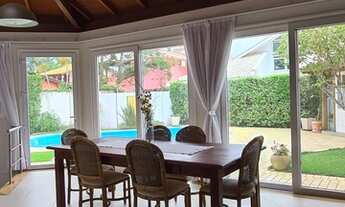 Imagem 2: Casa para venda com 350 metros quadrados com 5 quartos.