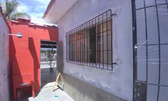 Imagem 4: Casa para venda possui 91 metros quadrados com 2 quartos em Caiçara - Praia Grande - SP