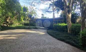 Imagem 2: Casa,Alto de Pinheiro. 1.800 m² Projeto assinado por Oscar Niemeyer