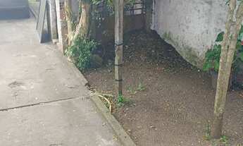 Imagem 3: Vende se terreno. Comtendo 2 casas sendo 1 de material e a 2 de madeira ótimo lugar