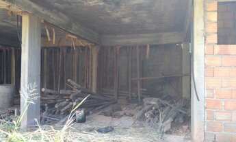 Imagem 5: Lote comercial com obra iniciada