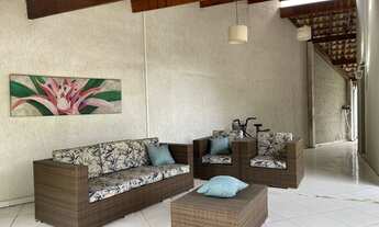 Imagem 5: Esse quintal é assustador, da só uma olhada na dimensão e ainda tem churrasqueira!!