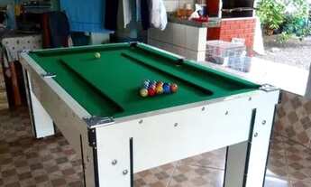 Imagem: Mesa de bilhar velha
