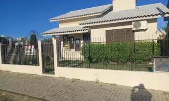 Imagem 2: Excelente casa com piscina na Urussanguinha em Araranguá SC