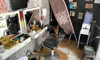 Imagem 6: Vendo Barbearia trailer toda montada em vargem pequena