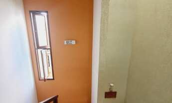 Imagem 6: Casa de condomínio para venda tem 220 metros quadrados com 6 quartos