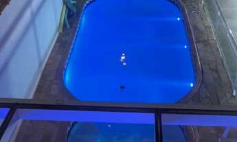 Imagem 2: Sobrado com piscina e praia