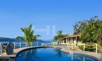 Imagem 2: Ilha privativa com 63.000m², 7 suites, piscina, sauna e quadra de esportes