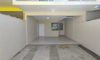 Imagem 3: Excelente Casa Triplex à Venda, No Bairro Granja dos Cavaleiros Macaé-RJ