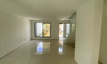 Imagem 7: Casa Duplex possui 129 metros quadrados com 4 quartos em Coité - Eusébio - CE