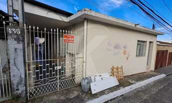 Imagem: Casa com 1 quarto, cozinha e banheiro perto