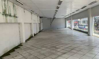 Imagem 6: Prédio Comercial (Prédio pintado de branco