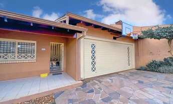 Imagem 2: Casa Plana com Piscina Aquecida no Jardim América