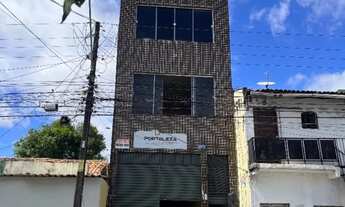 Imagem: Prédio Comercial de 3 Andares no Montese