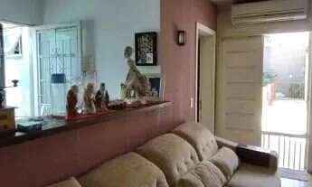 Imagem 6: Casa em Porto Alegre, no bairro Guarujá, com 3 dormitório(s), e 3 banheiros, à v