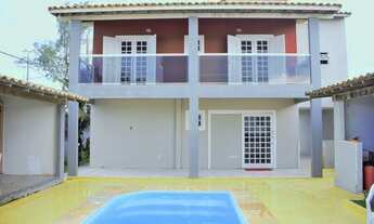 Imagem: Casa de frente para a praia em Rio das Ostras