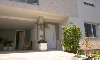 Imagem 4: Belíssima casa. Condomínio tranquilo.Muito sol e peças amplas