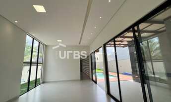 Imagem 5: Casa de condomínio térrea para venda possui 329 metros quadrados com 4 quartos