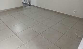 Imagem 3: Casa Térrea com 2 quartos, quase esquina com a Est. do Portela e do principal comércio de