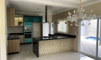 Imagem 2: Com dormitório no piso inferior + Piscina e Recheada de Móveis planejados - Condomínio Com