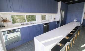 Imagem 6: Casa para aluguel e venda tem 340 metros quadrados com 4 quartos