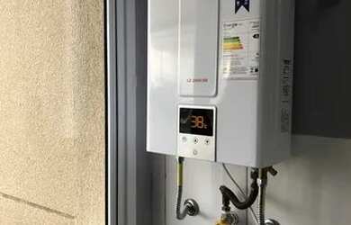 Imagem 6: Apartamento para aluguel tem 74 m², 2 dorms (1suíte), 2 vagas, varanda com vidro, vista li