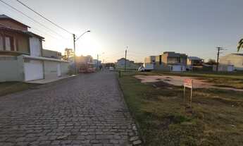 Imagem 6: Lote/Terreno para venda possui 180 metros quadrados em Parque Aeroporto - Macaé - RJ