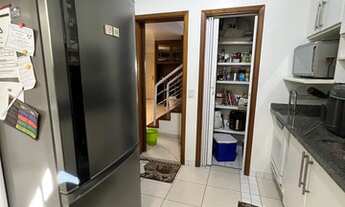 Imagem 3: Casa de condomínio para venda possui 200 metros quadrados com 3 quartos