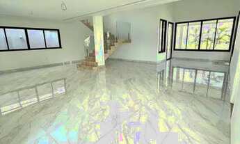 Imagem 4: Casa com pé direito duplo, piscina e fino acabamento na Cidade Alpha Ceará