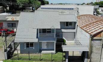 Imagem 2: Casa com 4 quartos, sendo 1 suíte, 3 banheiros, garagem para 03 carros, piscina - Bairro L