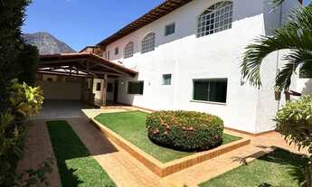 Imagem: Casa de lote inteiro com quintal 4 quartos