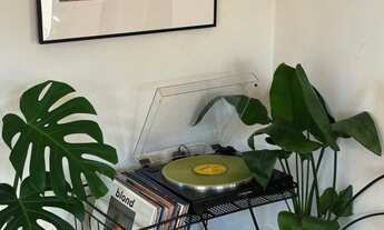 Imagem: Procuro mulher para dividir apartamento