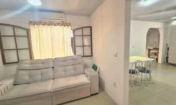 Imagem 7: Se você procura uma casa com pátio e churrasqueira para receber sua família e amigos , aqu