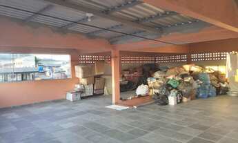 Imagem 4: Sobrado para venda possui 372 metros quadrados com 6 quartos em Cobilândia - Vila Velha