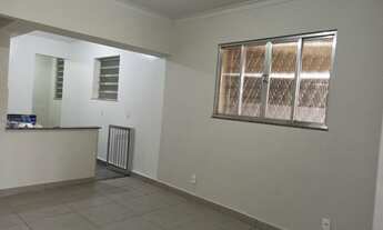 Imagem 2: Casa Térrea com 2 quartos, quase esquina com a Est. do Portela e do principal comércio de