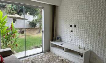 Imagem 3: Esse quintal é assustador, da só uma olhada na dimensão e ainda tem churrasqueira!!