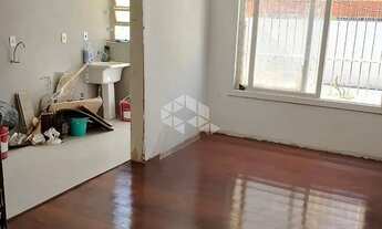 Imagem 4: Apartamento Amplo e Reformado à Venda no Bairro Menino Deus - Porto Alegre